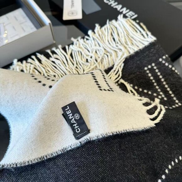 Chanel Lady Scarf - Picture 8 of 9